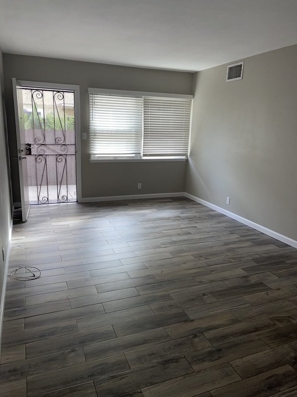 Building Photo - 721 S Grevillea Ave