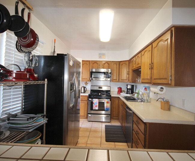 Photo - 1036 Felspar St