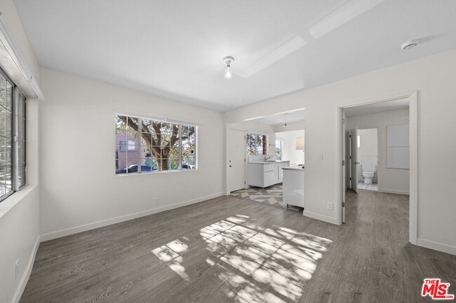 Photo - 951 N Hoover St