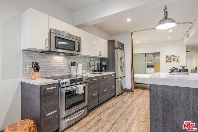 Photo - 932 S Hill St Unit 405