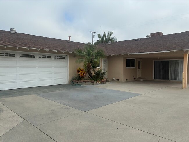 Photo - 8052 Alameda St