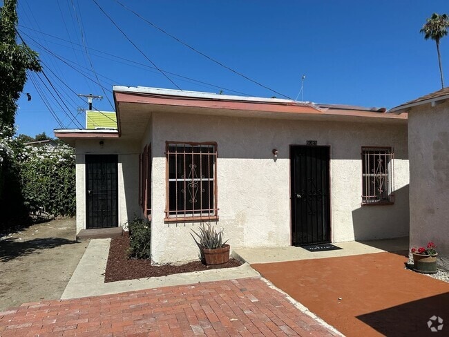 Building Photo - Private unit located at rear of the building Rental
