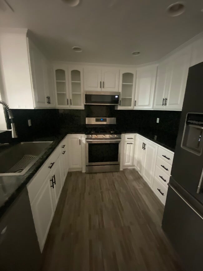 Building Photo - 9601 Woodman Ave Unit 2