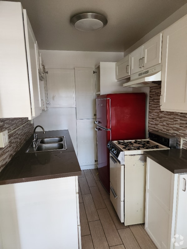 Building Photo - 1845 N Gramercy Pl Rental