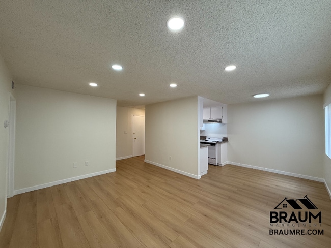 Photo - 5461 Kester Ave Unit 105