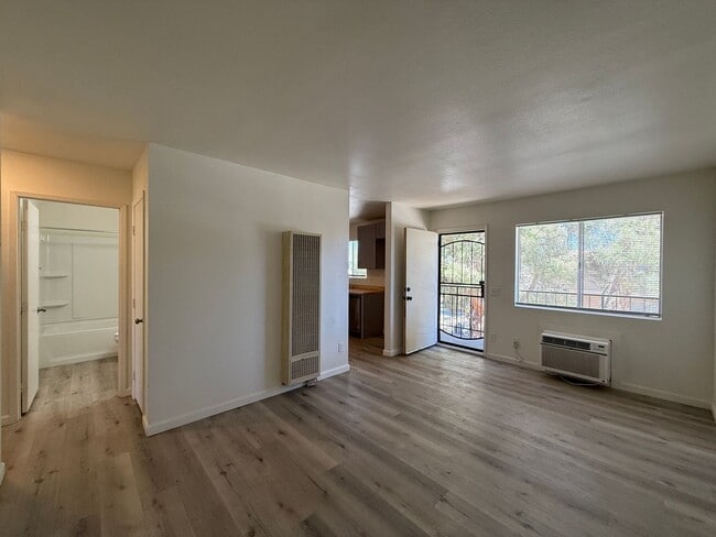 Photo - Palmdale Apartment 2 bedroom Unit 16