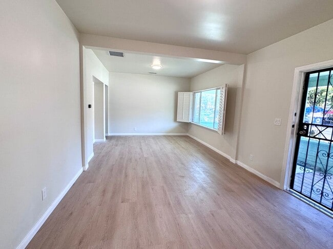 Photo - 319 N Rowan Ave