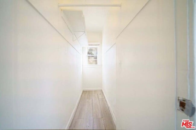 Photo - 433 E 41st Pl