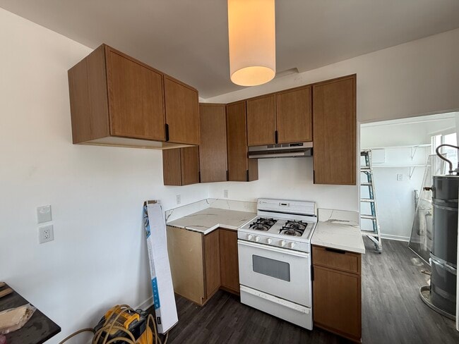 Photo - 212 1/2 W 57th St Unit 212 upper