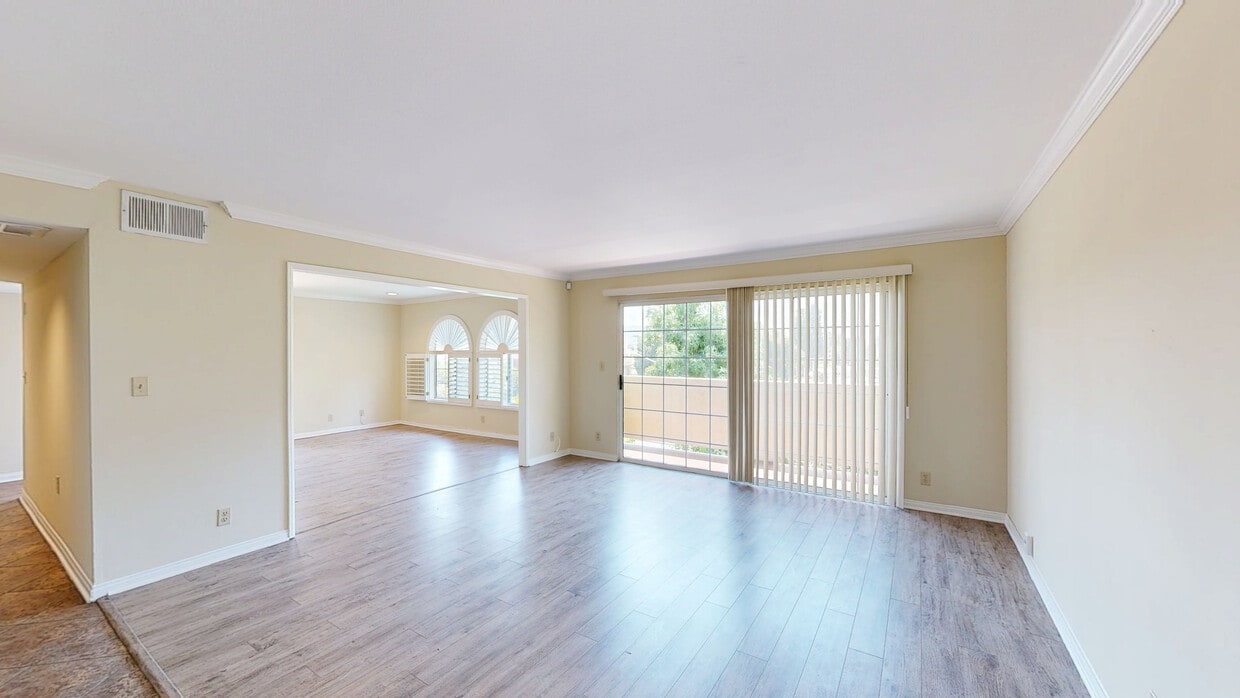 3D Tour - 400 N Hollywood Way Apartments