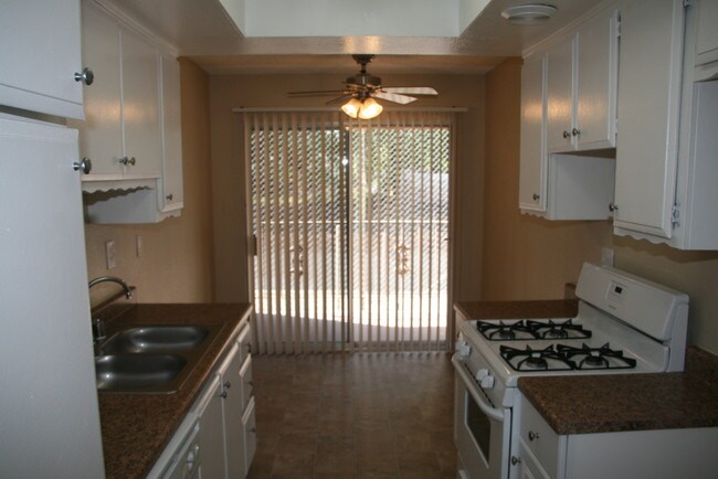 Photo - Villa De Oro Apartments