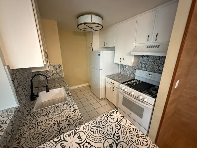 Photo - 17900 W Sherman Way Unit 504