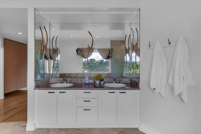 Photo - 1991 Stradella Rd