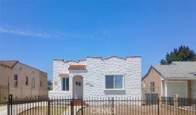 Building Photo - 647 W 112th St