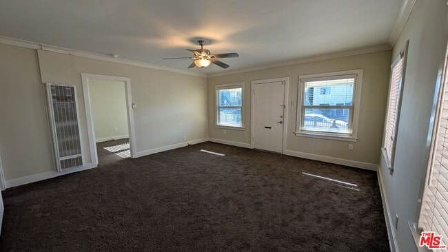 Photo - 1153 W 39th St