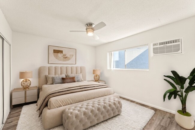 Photo - 714 W Knoll Dr Unit 04