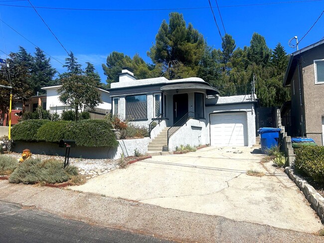 Charming 1951 Tujunga Home – Hillside Hide... - Charming 1951 Tujunga Home – Hillside Hide...