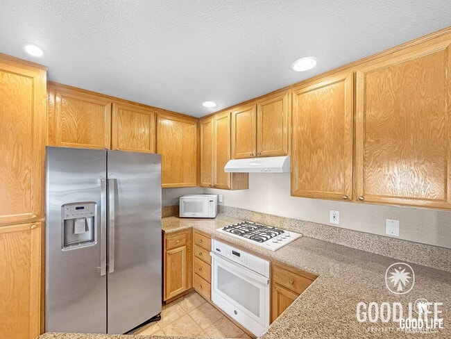 Photo - Great 2B/2BA Townhome in Scripps Ranch w/ New Carpets, A/C & Swimming Pool!