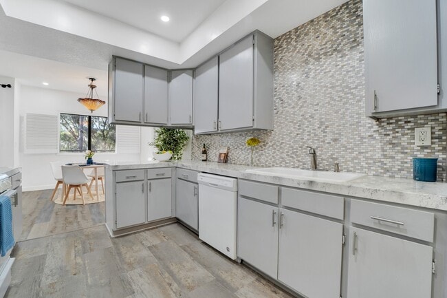 Photo - 13331 Moorpark St Unit 206