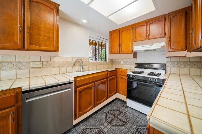 Charming 3 bedroom 2 bath in Escondido! - Charming 3 bedroom 2 bath in Escondido! House