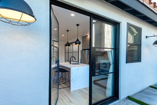 Photo - 18740 Merridy St