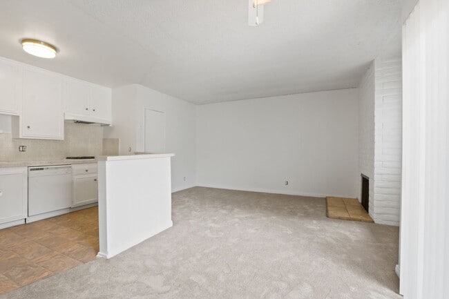 Photo - 3735 Mentone Ave Unit 06