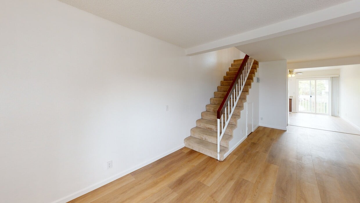 3D Tour - 201 S Ventura Rd