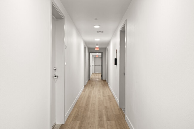 Photo - 4347 Woodlawn Ave Unit 207