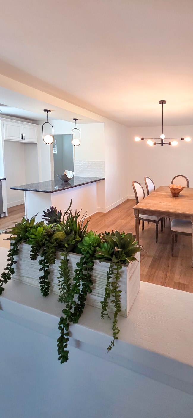 Photo - 1502 W Hemlock Way