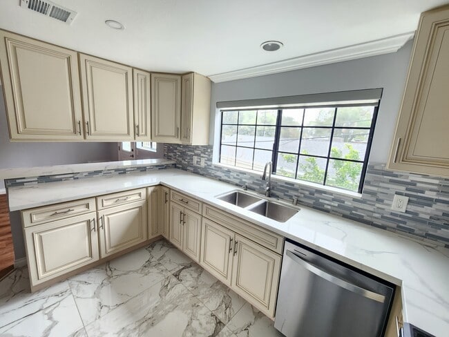 Photo - 21217 De la Guerra St