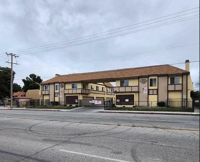 Building Photo - 38710 10th St E
