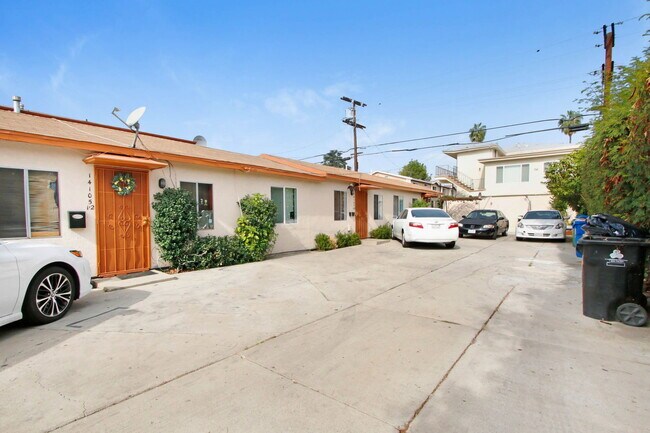 Building Photo - 14107 Calvert St Unit 14107a