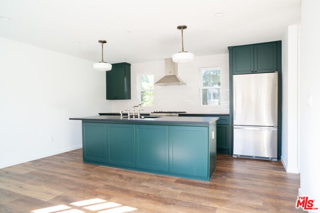 Photo - 401 Firmin St