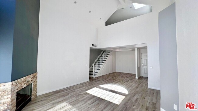 Photo - 5420 Sylmar Ave Unit 314