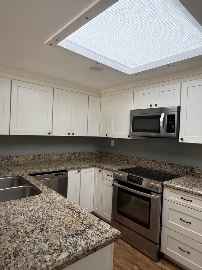 Building Photo - 1886 Fairway Park Unit B