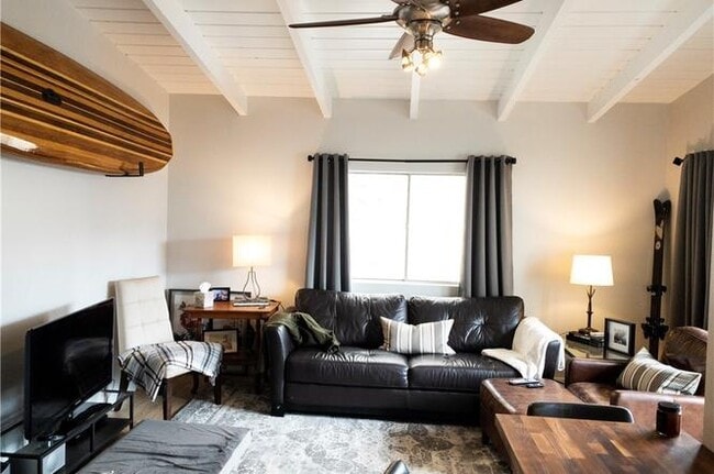 Building Photo - 11634 Gorham Ave Unit #206