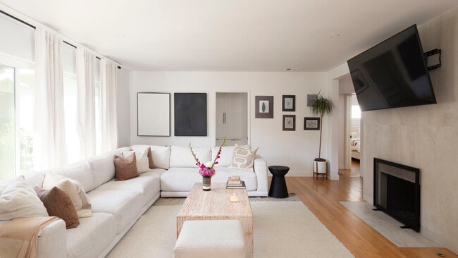 Photo - 4049 Fairway Blvd