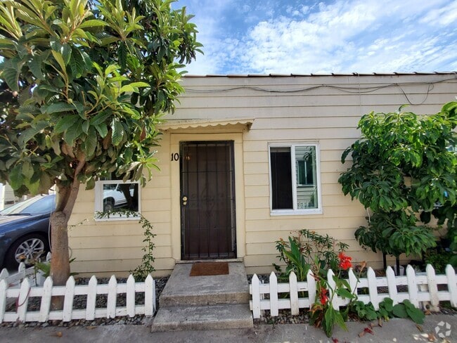Building Photo - 13108 S Vermont Ave Unit Apt 10