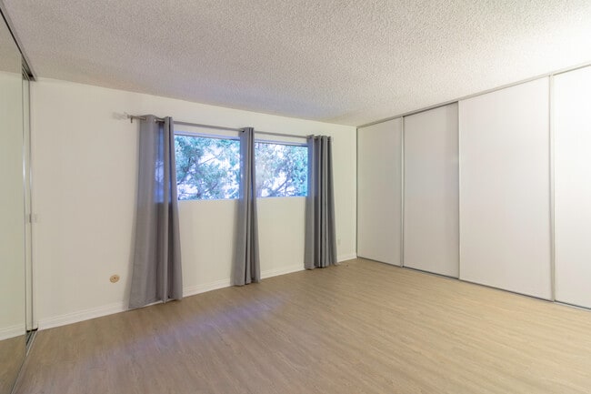 Photo - 5412 Lindley Ave Unit 117