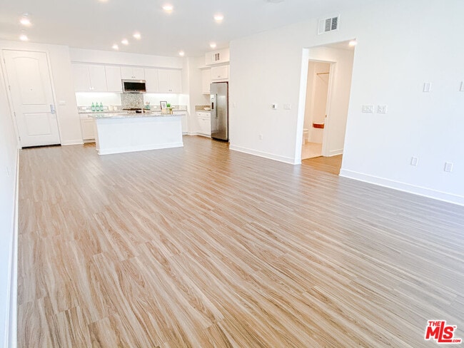 Photo - 1893 Union St Unit 124