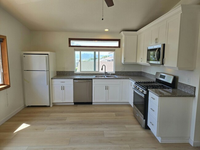 Photo - 635 Fresca St