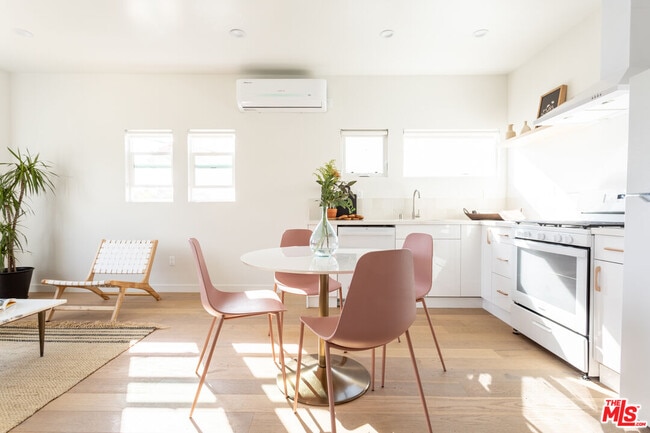 Photo - 3611 1/2 Bellevue Ave