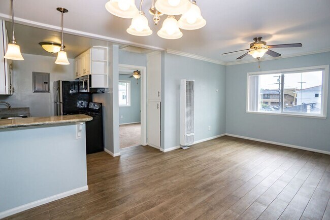 Photo - 855 Emerald St Unit B