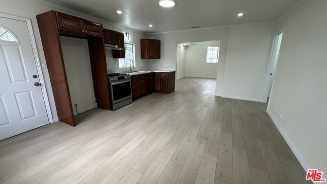 Photo - 5329 Fountain Ave