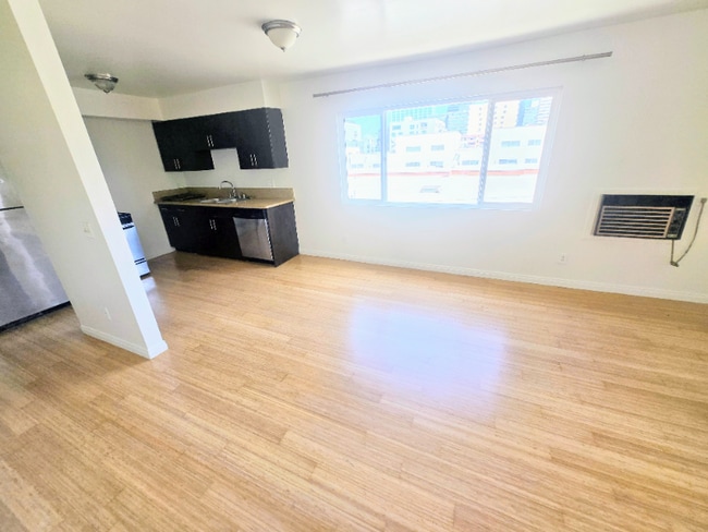 Photo - 843 S Ardmore Ave Unit 303