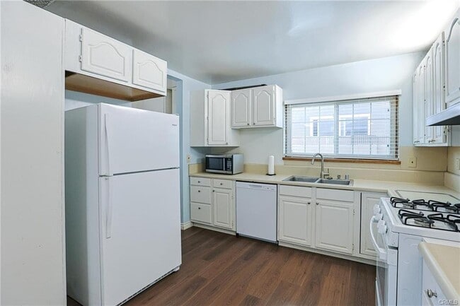 Photo - 695 N Milford Rd