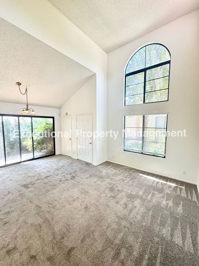 Photo - Ready to move in 2 bed 1 bath unit