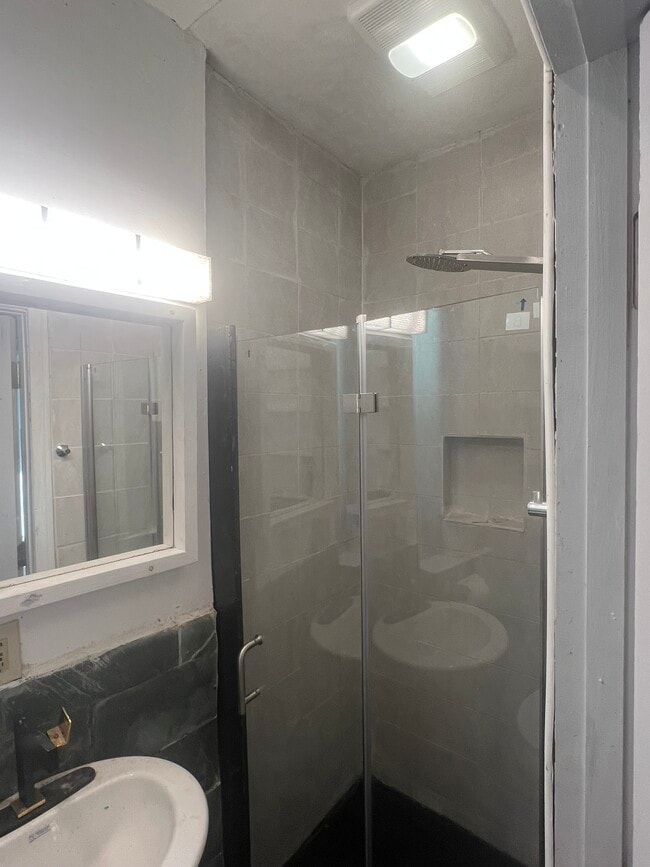 shower - 2330 Effie St