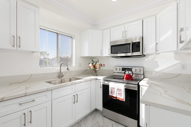 Photo - 10839 Morrison St Unit 16