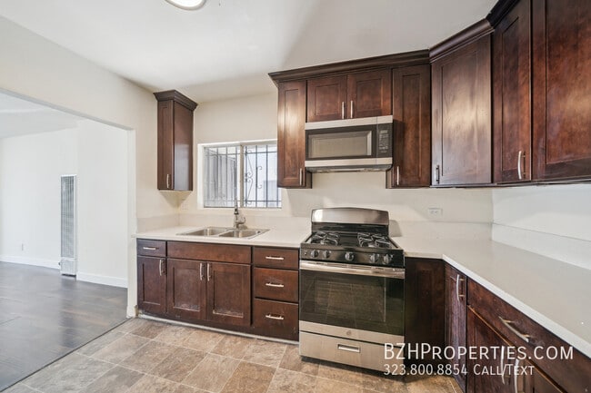 Photo - 5384 Romaine St Unit 2B